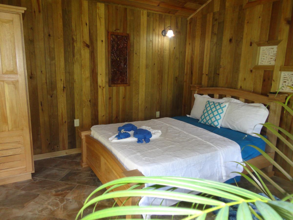 J And H Garden Cabinas Bocas del Toro Exterior photo