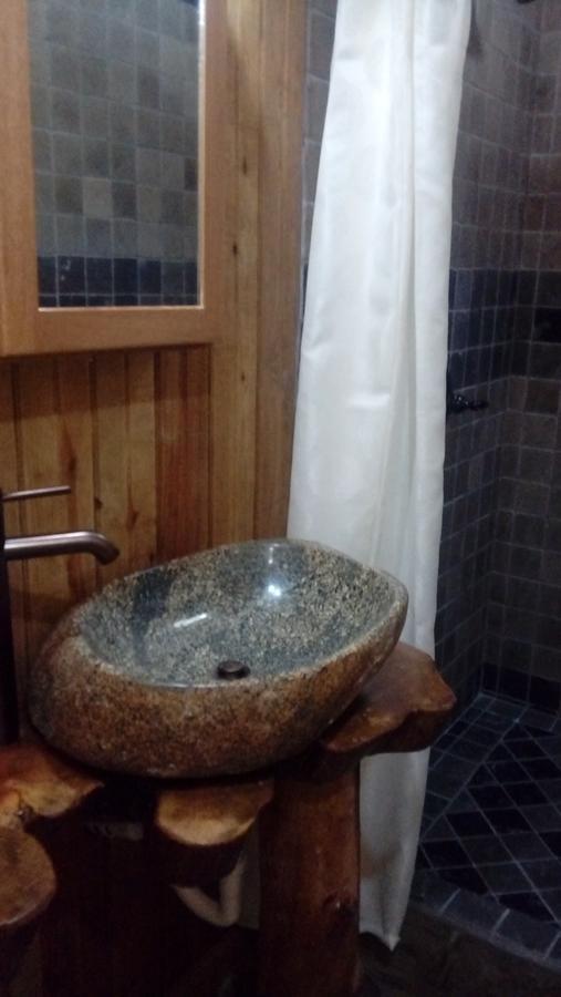 J And H Garden Cabinas Bocas del Toro Exterior photo