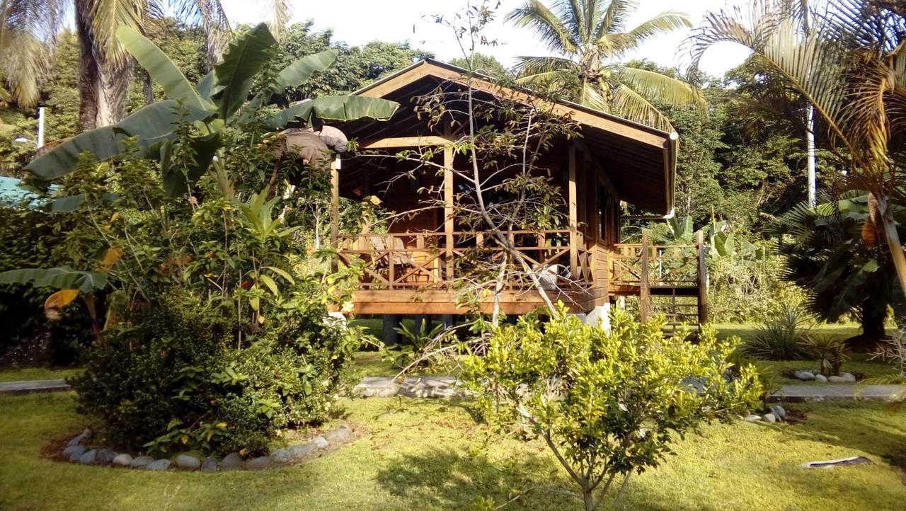 J And H Garden Cabinas Bocas del Toro Exterior photo