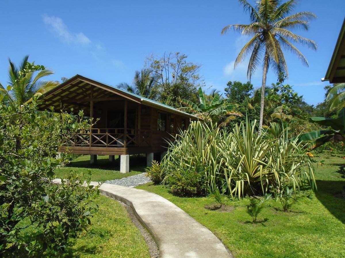 J And H Garden Cabinas Bocas del Toro Exterior photo