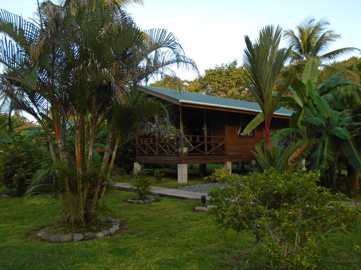 J And H Garden Cabinas Bocas del Toro Exterior photo