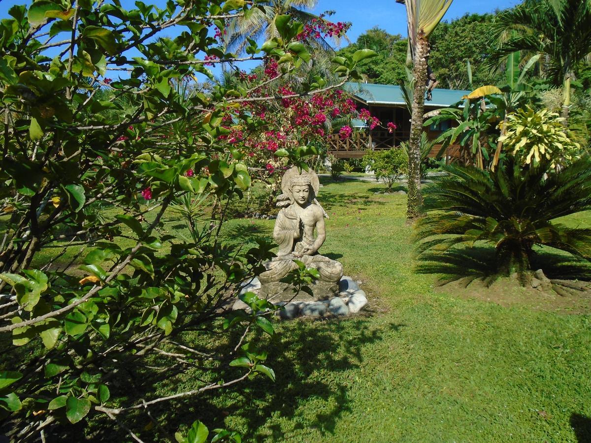 J And H Garden Cabinas Bocas del Toro Exterior photo